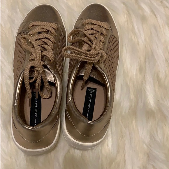 Women Steven Madden Sneakers size 8 - Picture 3 of 4